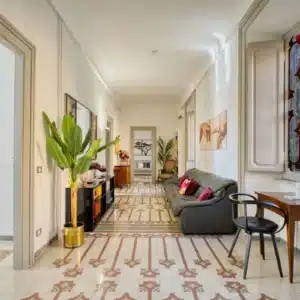 Cecilia Rome Suite – salon de l’appartement et guide digital voyageurs
