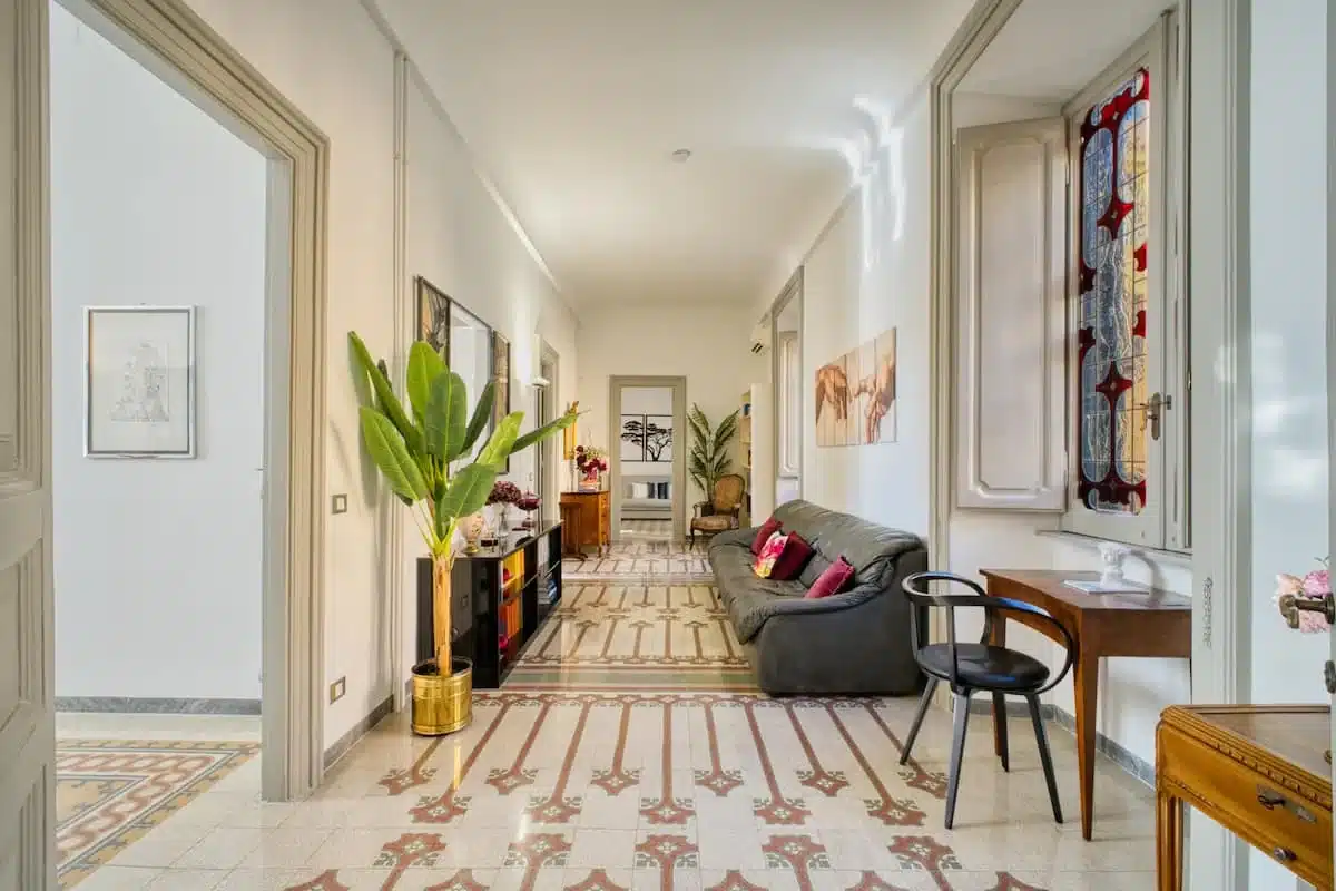Cecilia Rome Suite – salon de l’appartement et guide digital voyageurs